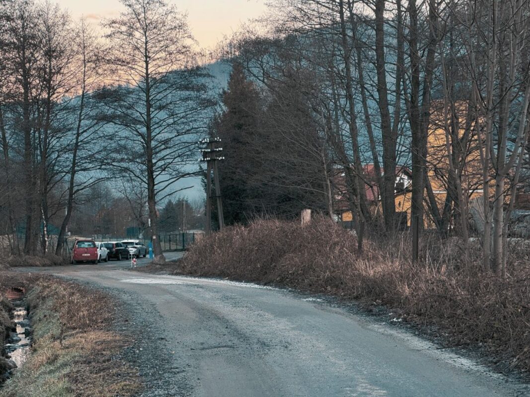 Parking w Kamionki, przy kościele pw. Aniołów Stróżów